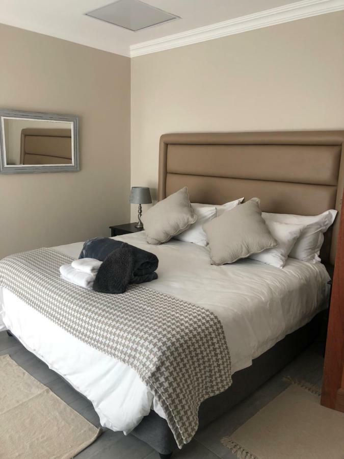 6 On Acacia Bed & Breakfast Johannesburg Luaran gambar