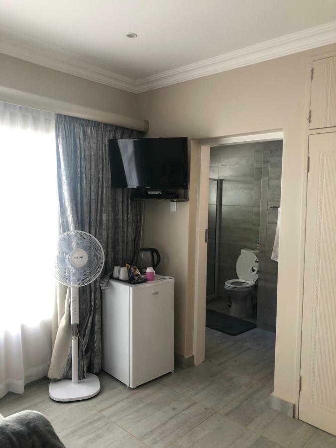 6 On Acacia Bed & Breakfast Johannesburg Luaran gambar