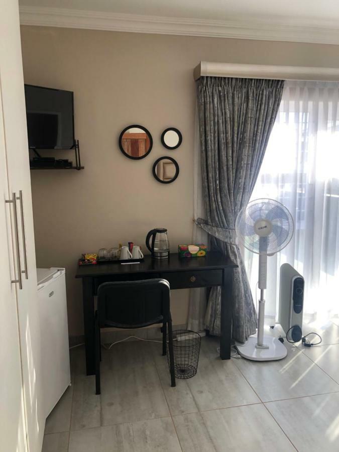 6 On Acacia Bed & Breakfast Johannesburg Luaran gambar