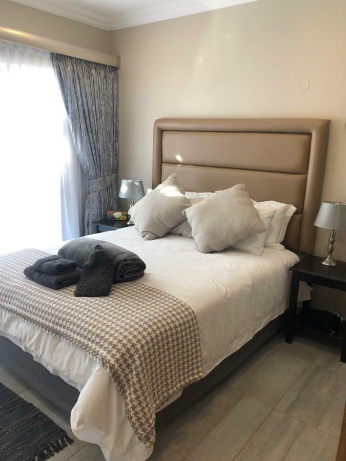 6 On Acacia Bed & Breakfast Johannesburg Luaran gambar
